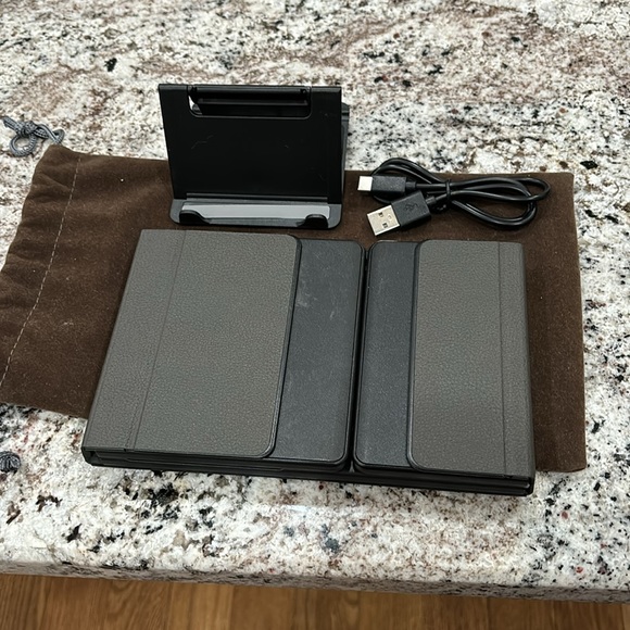 Samsers foldable Bluetooth keyboard with mousepad - Picture 2 of 2